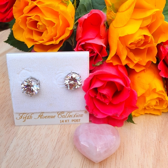 FAC cubic zirconia, stud earnings - Picture 2 of 7